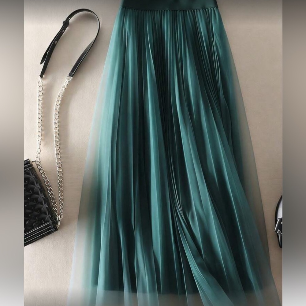 Elegant Green Pleated Skirt